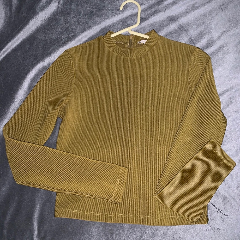 Green crop top